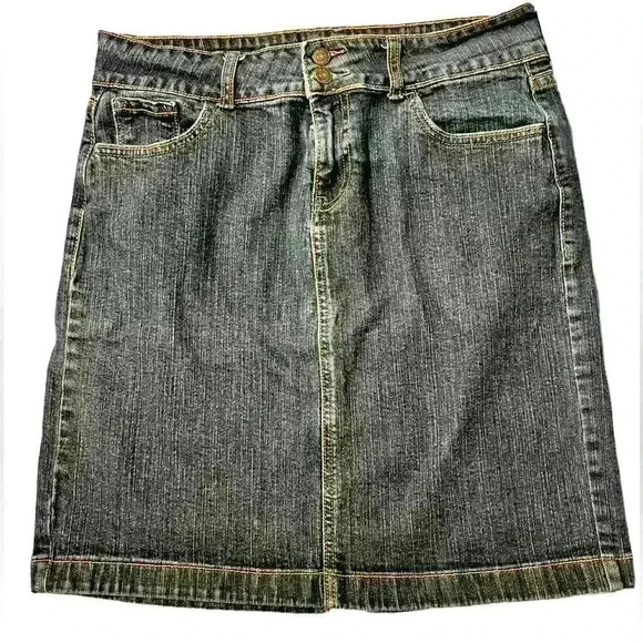 Old Navy jean skirt in‎ size 10 - Picture 1 of 6